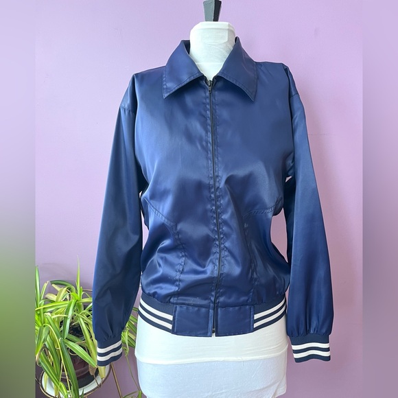 Navy blue bomber jacket with japanes Okinawa embroidery on back - Picture 3 of 4